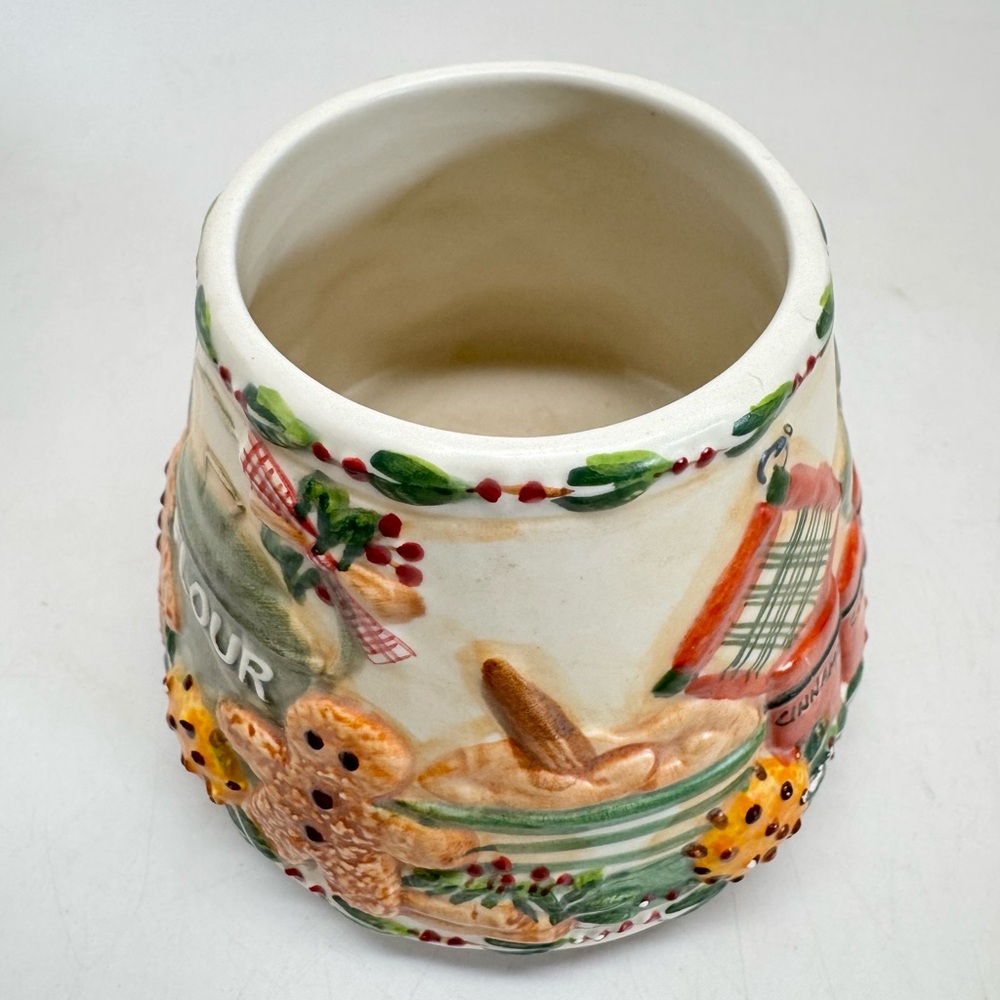 Yankee Candle Small Ceramic Jar Shade Topper with Gingerbread Design - Picture 6 of 7